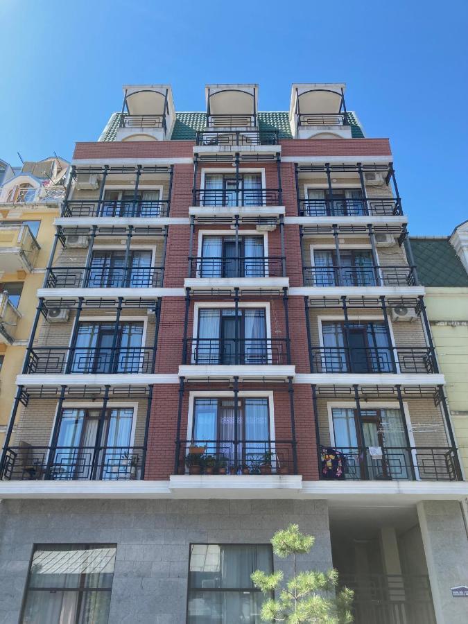 Barney'S Apartment Батуми Екстериор снимка