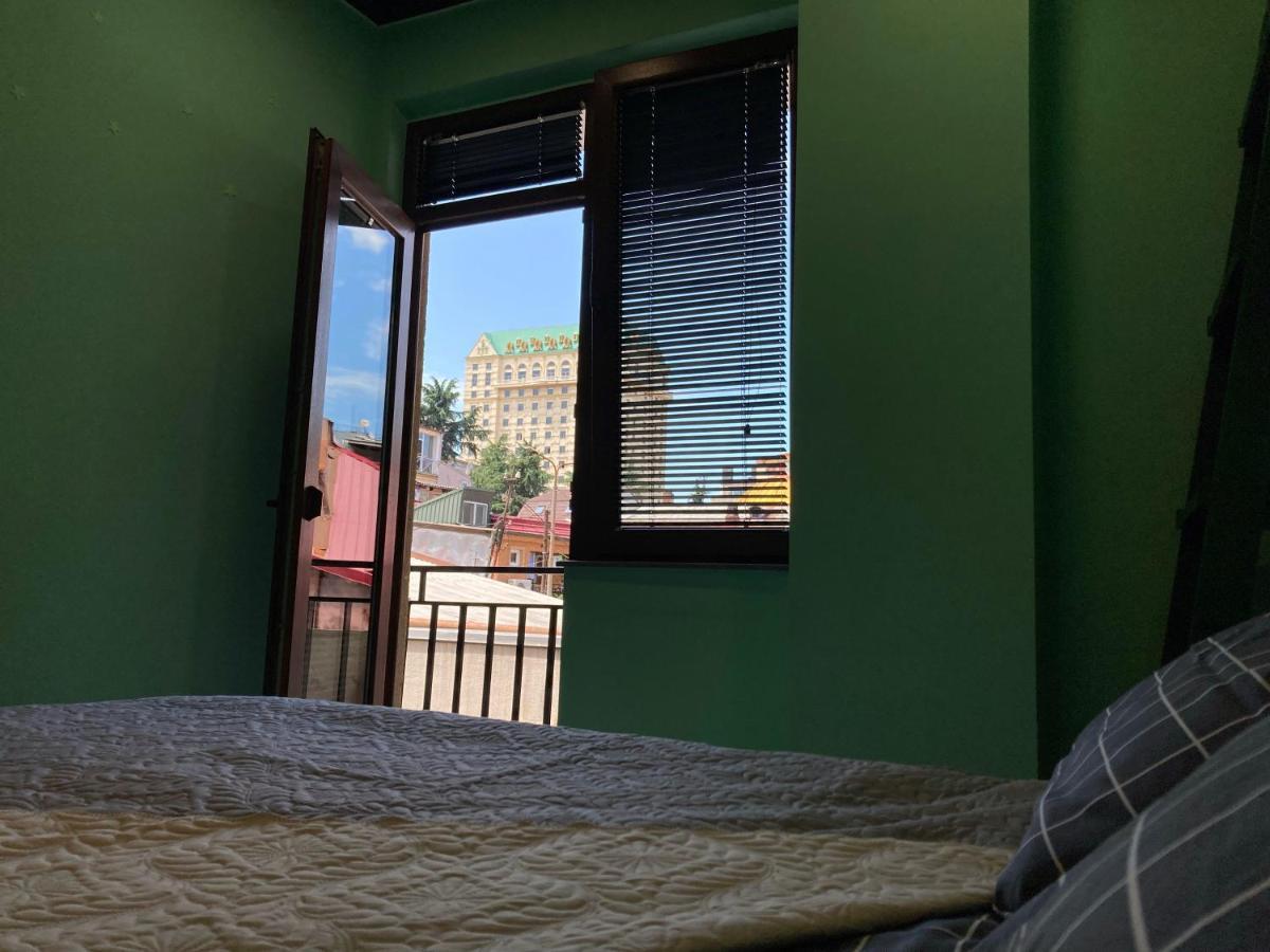 Barney'S Apartment Батуми Екстериор снимка