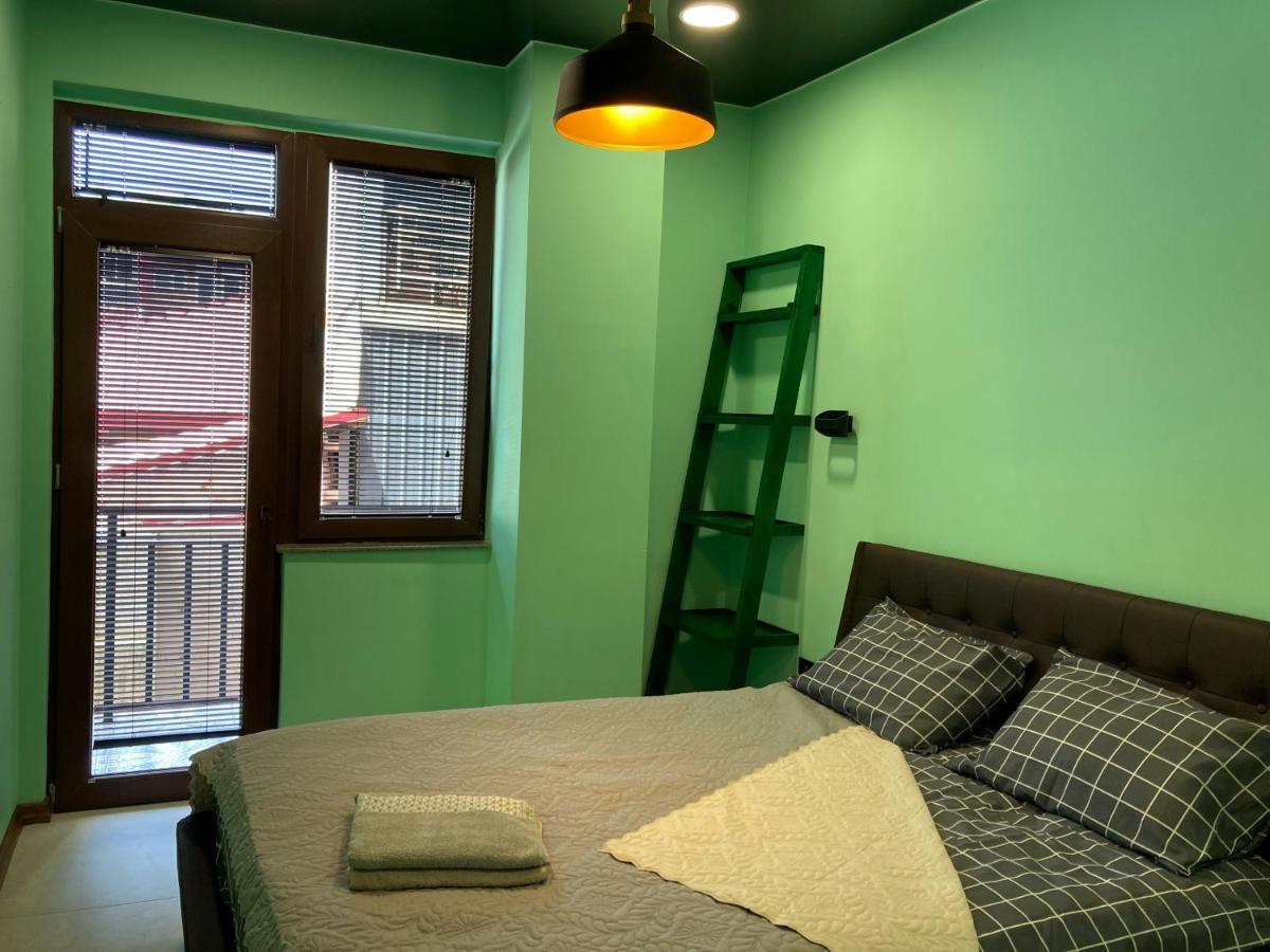 Barney'S Apartment Батуми Екстериор снимка